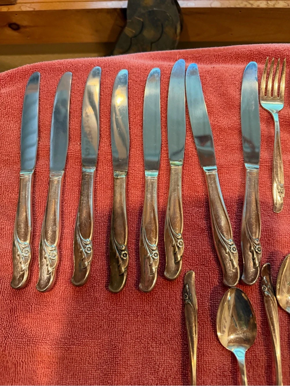 47 piece Vintage WM Rogers & Son IS Exquisite (Silverplate, 1940) Flatware set